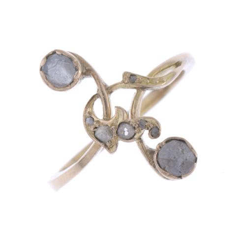 MODERNIST RING WITH DIAMONDS.