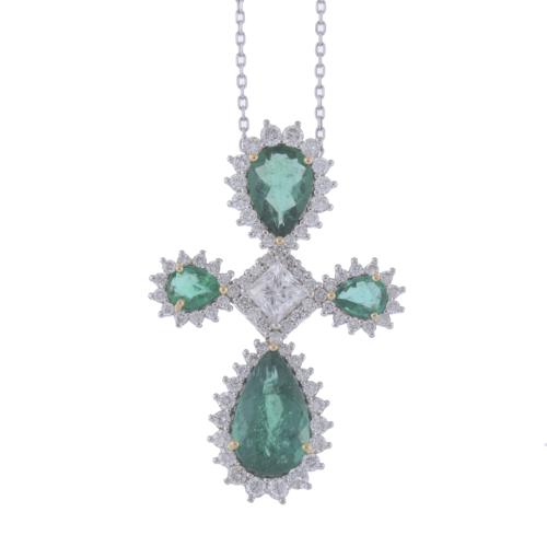 COLGANTE CON FORMA DE CRUZ ORTODOXA DE ESMERALDES Y DIAMANTES