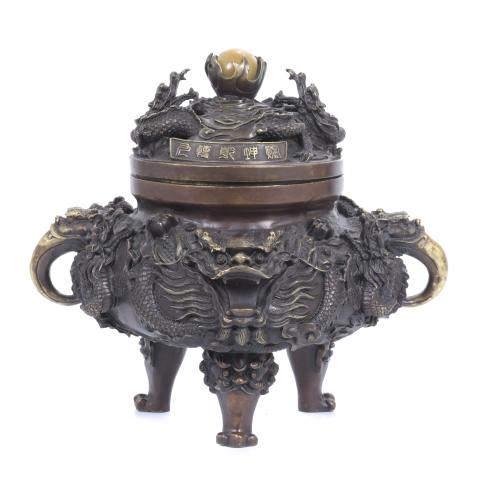 CHINESE CENSER CENTREPIECE FROM THE REPUBLIC PERIOD, EARLY 20TH CENTURY.