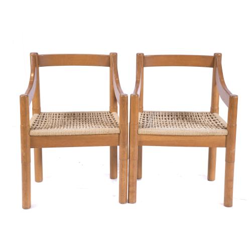 CONJUNTO DE DOS SILLONES SILLAS SIGUIENDO EL MODELO "CARIMATE" DE VICO MAGISTRETTI, CIRCA 1960.