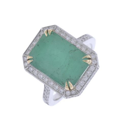 RING WITH LARGE EMERALD AND DIAMONDS