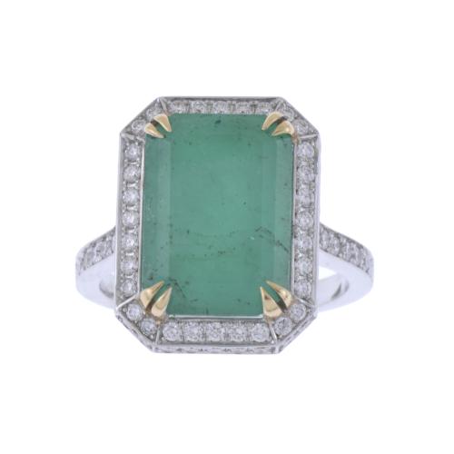 RING WITH LARGE EMERALD AND DIAMONDS