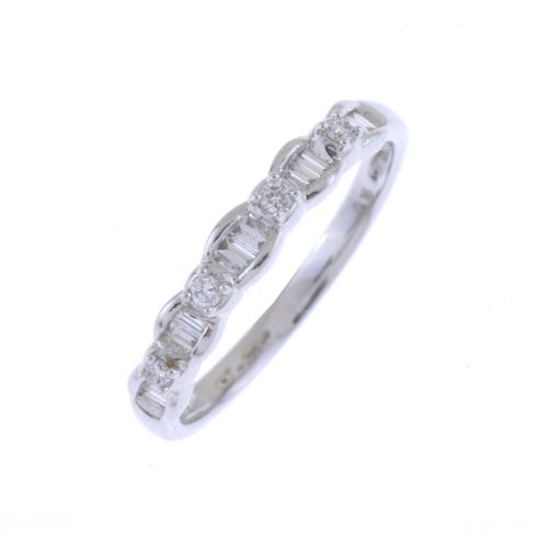 DIAMONDS RING