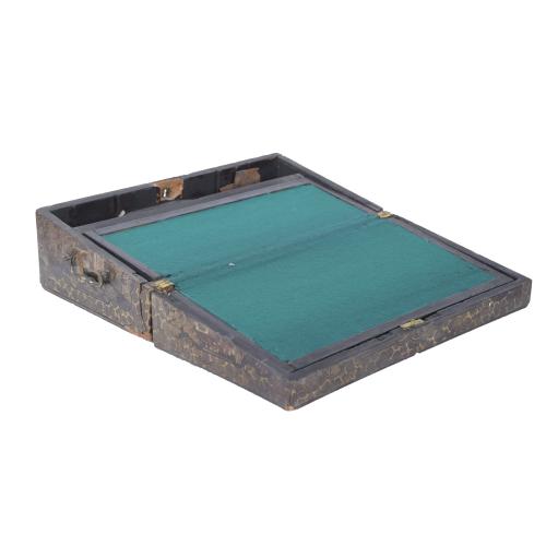 ORIENTAL GILT LACQUERED BOX, 19TH CENTURY. 