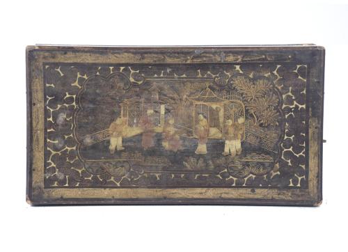 ORIENTAL GILT LACQUERED BOX, 19TH CENTURY. 
