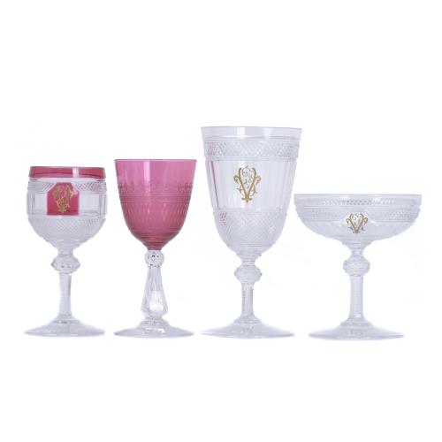 CRISTALERÍA DE CRISTAL TALLADO SIGUIENDO MODELOS SAINT LOUIS. PPS. DEL SIGLO XX 