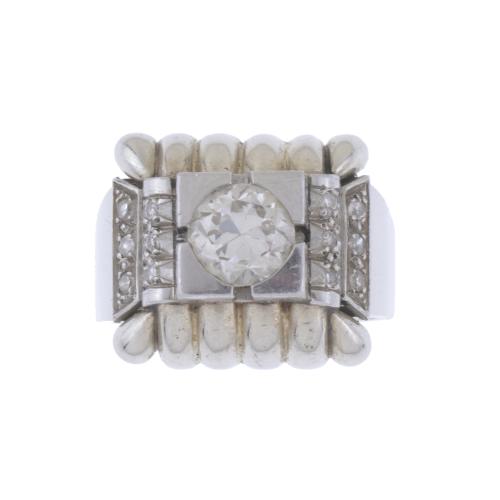 SIGNET RING IN WHITE GOLD AND DIAMONDS