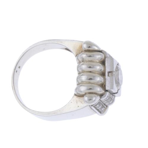 SIGNET RING IN WHITE GOLD AND DIAMONDS