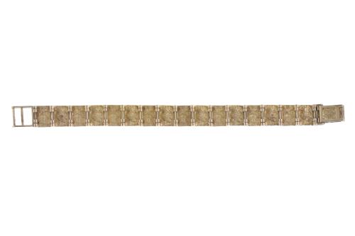 TEXTURED WIDE BRACELET.
