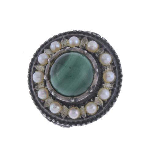 ALPHONSINE ROSETTE RING WITH MALACHITE AND PEARLS.