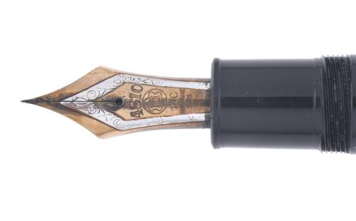 MONTBLANC.  Pluma estilográfica modelo "Meisterstück" nº 14
