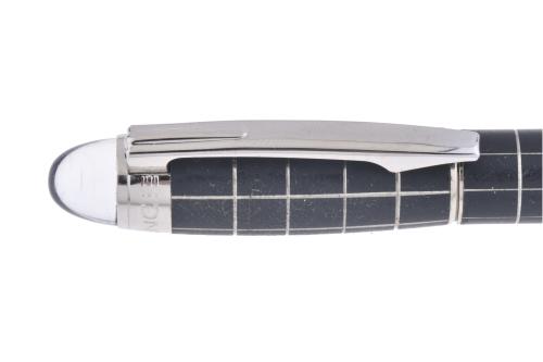 MONTBLANC.  Bolígrafo modelo "Starwalker". 