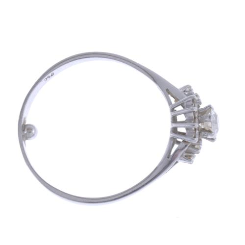 ROSETTE RING WITH DIAMONDS