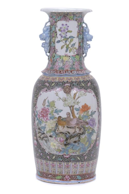 CHINESE ROSE FAMILY VASE, QING DYNASTY, 19TH CENTURY. 