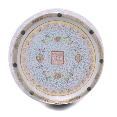 CHINESE ROSE FAMILY VASE, QING DYNASTY, 19TH CENTURY. 