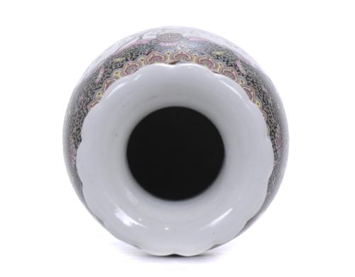 CHINESE ROSE FAMILY VASE, QING DYNASTY, 19TH CENTURY. 