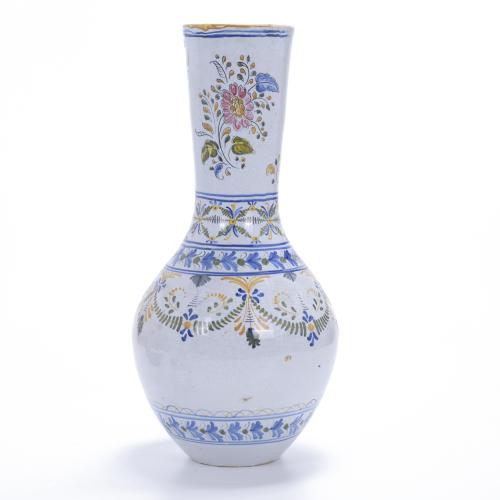 TALAVERA CERAMIC VASE, 20TH CENTURY. 