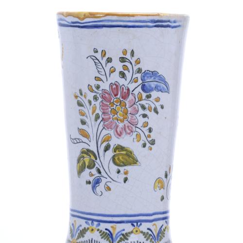 Jarrón en cerámica de Talavera, siglo XX. 