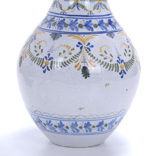 Jarrón en cerámica de Talavera, siglo XX. 
