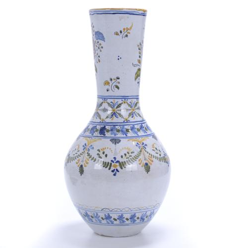 Jarrón en cerámica de Talavera, siglo XX. 