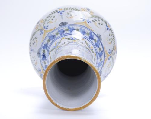 Jarrón en cerámica de Talavera, siglo XX. 