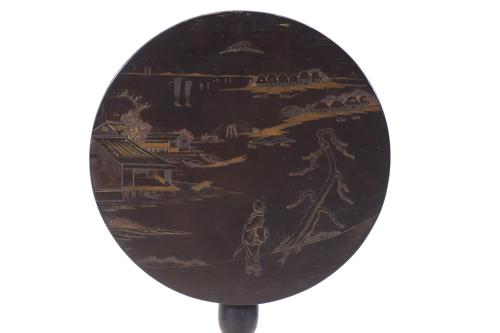 LACQUERED PEDESTAL TABLE WITH ORIENTAL MOTIFS, 20TH CENTURY