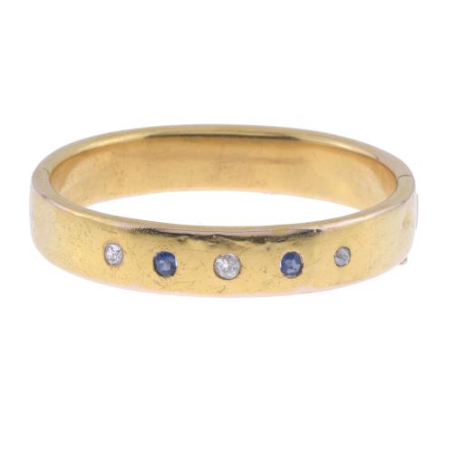 HALF SHANK BRACELET IN GOLD, DIAMONDS AND SAPPHIRES
