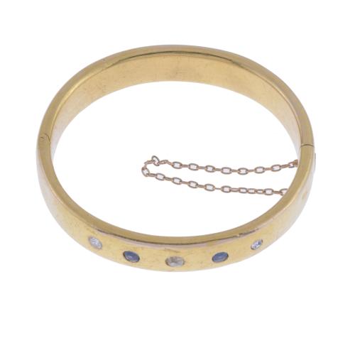 HALF SHANK BRACELET IN GOLD, DIAMONDS AND SAPPHIRES