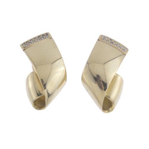 BOW EARRINGS IN GOLD AND DIAMONDS