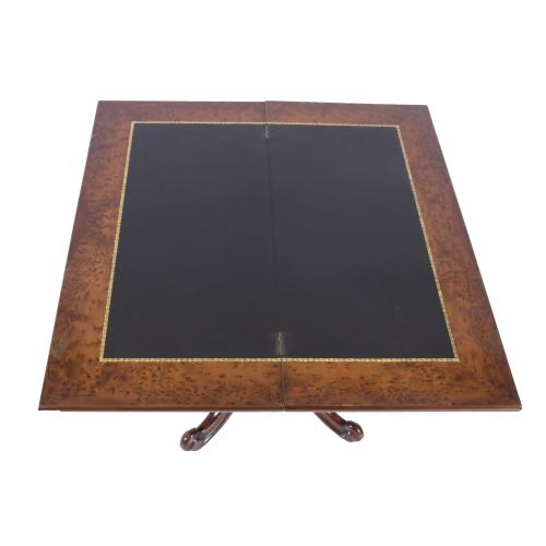 Mesa de juego plegable, siglo XX.