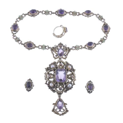 BÉLLE ÉPOQUE SET. CIRCA 1870-80