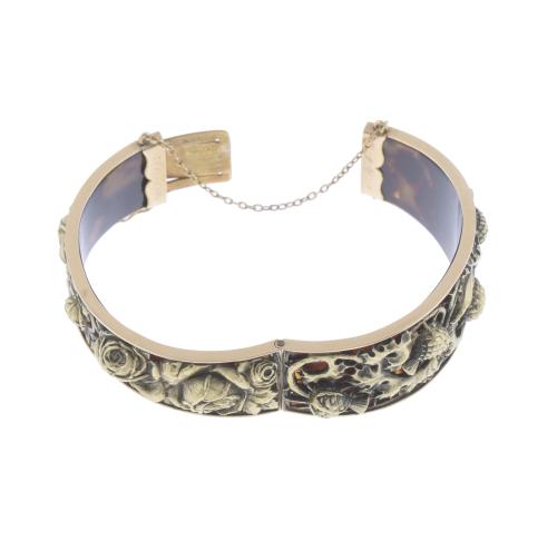 HALF SHANK GOLD AND TORTOISESHELL BRACELET, CIRCA 1925