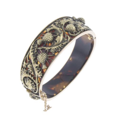 HALF SHANK GOLD AND TORTOISESHELL BRACELET, CIRCA 1925