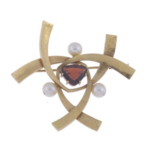 1960'S BROOCH WITH GARNET AND PEARLS