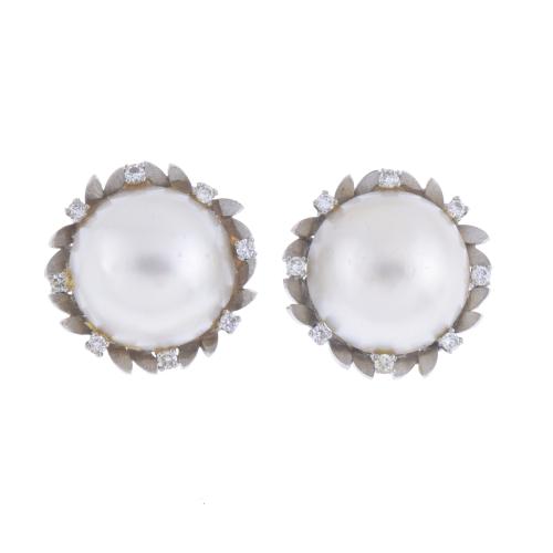 EARRINGS WITH MABÉ PEARL AND DIAMONDS
