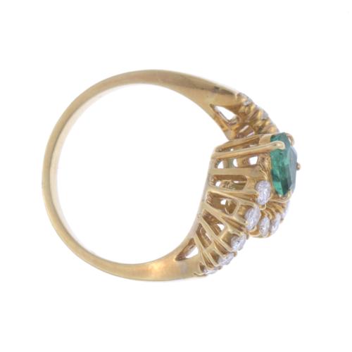 EMERALD AND DIAMONDS RING