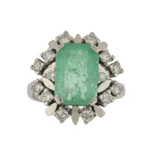 RING WITH DIAMONDS AND LARGE EMERALD