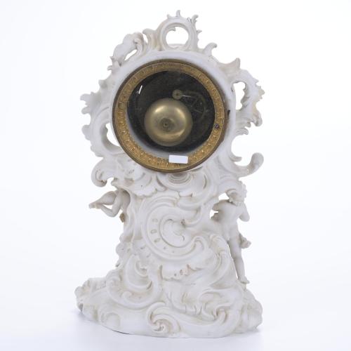 RELOJ DE SOBREMESA EN PORCELANA DE BISCUIT, PRIMERA MITAD S