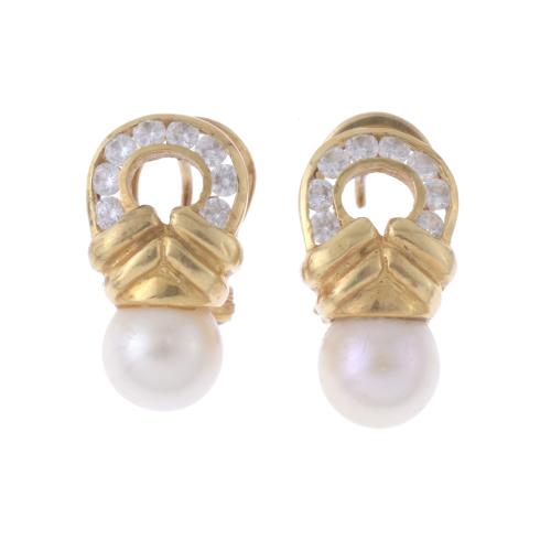 HORSESHOE-SHAPED DIAMONDS AND PEARLS EARRINGS