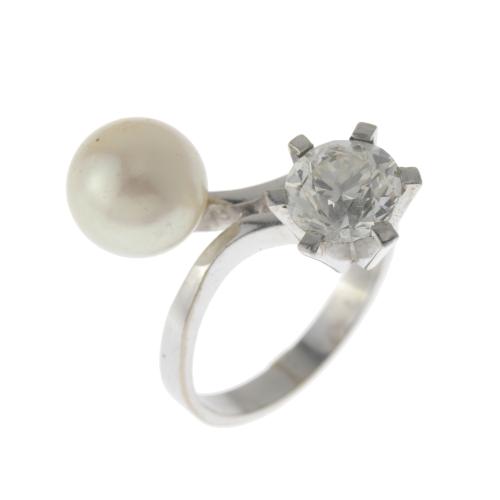 Sortija tu y yo, con perla y diamante.