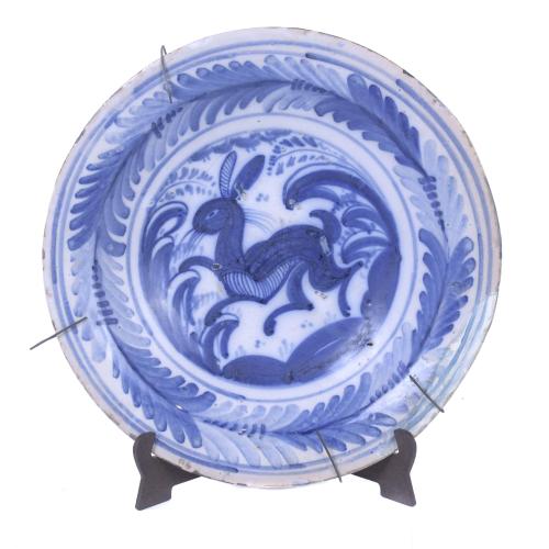Plato de Talavera de la serie de "La Palmeta", siglo XIX. 