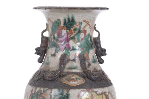 CHINESE NANJING PORCELAIN VASE, MID 20TH CENTURY.