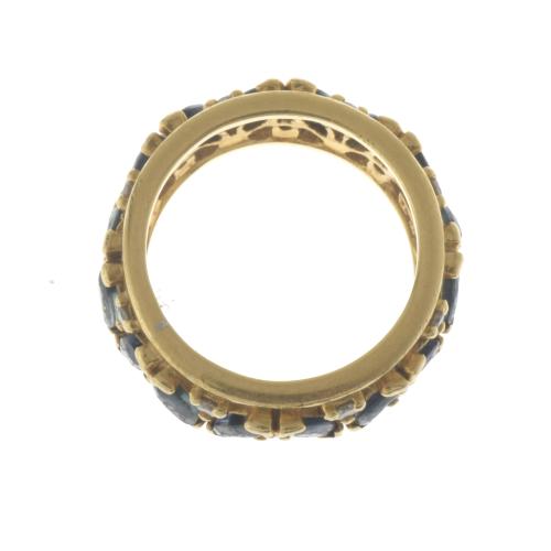 Alianza completa de zafiros y diamantes.