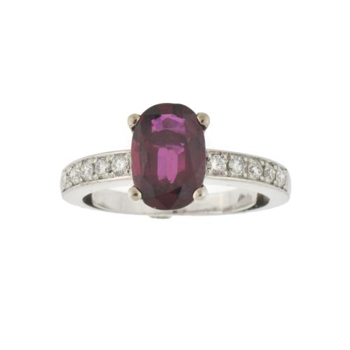 Ring with ruby and diamonds.
