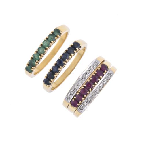 Wedding ring with a double diamonds band and an interchangeable centre with rubies, emeralds and sapphires.