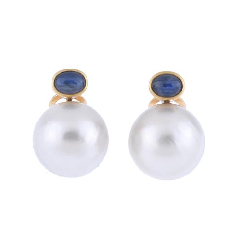 Earrings with mabé pearls and sapphires