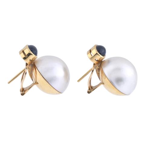 Earrings with mabé pearls and sapphires