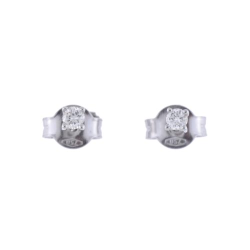 Diamonds stud earrings.