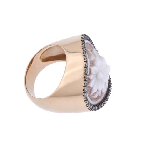 Carved shell ring with flowers.
