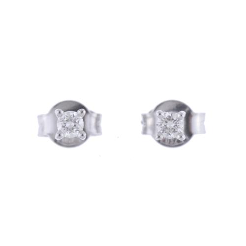 Diamonds stud earrings.